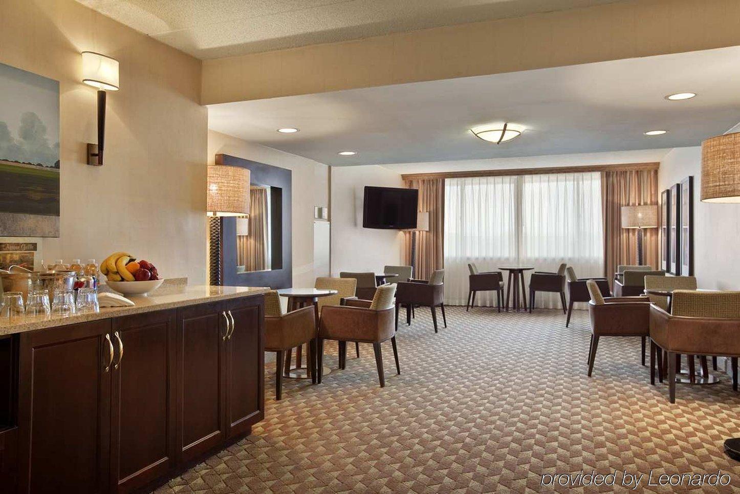 Embassy Suites By Hilton Колумбус Ресторан фото